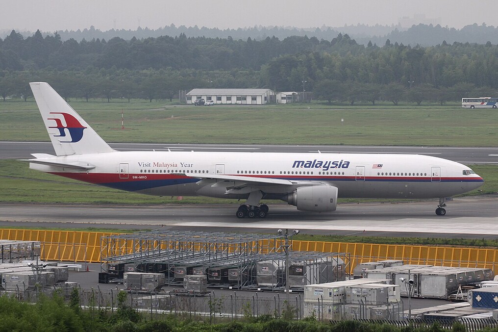9M-MRO tescilli Boeing 777, Narita, 2009
